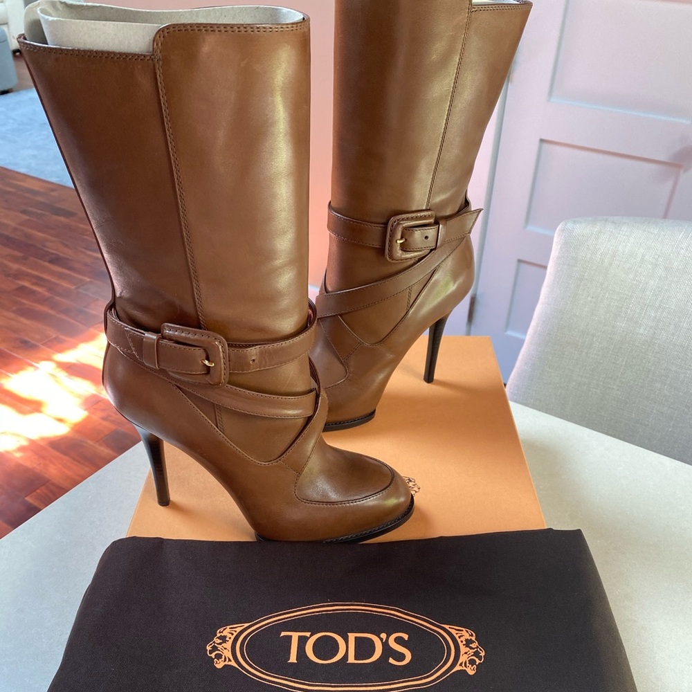 Tod’s Stivaletto Fibbla Booties